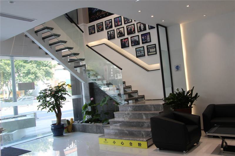 成都恒博植发医疗美容怎么样？专业医生团队