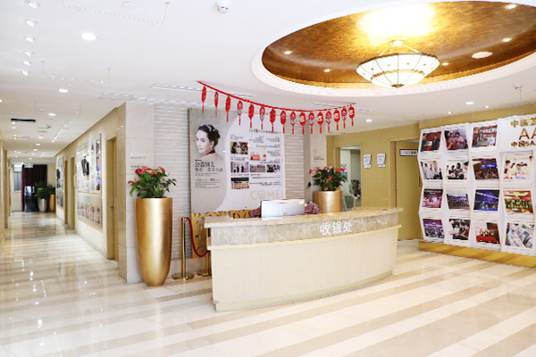 南京康美美容医院好不好？人气医生介绍&隆胸案例